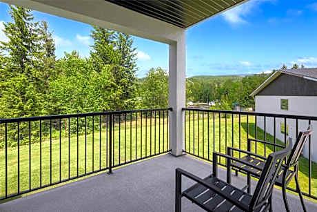 One-Bedroom King Suite with Balcony