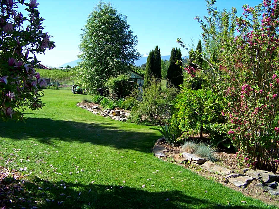 Bavarian Orchard Motel