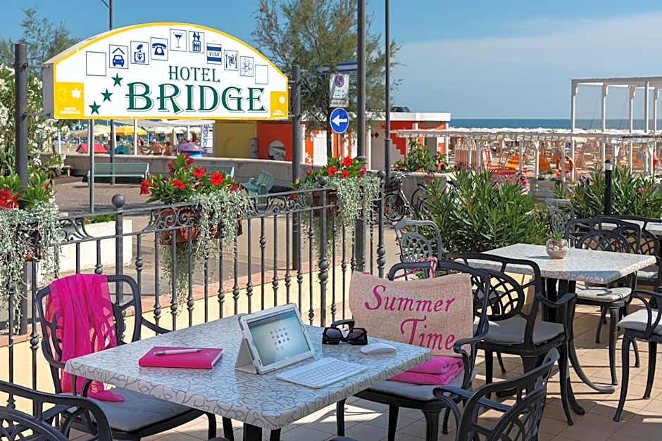 Hotel Bridge