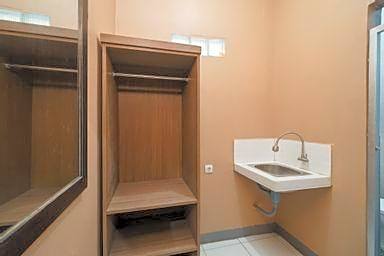 RedDoorz Syariah @ Bulak Kapal