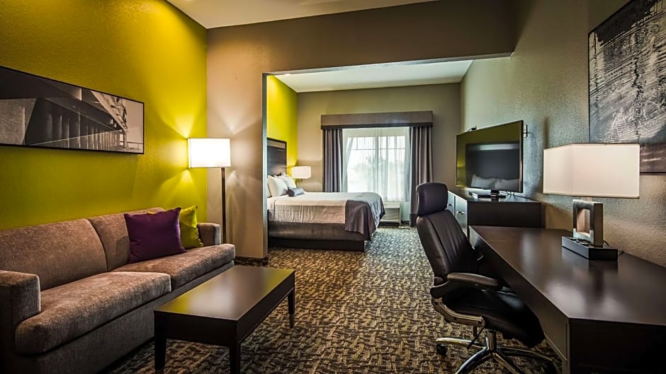Best Western Plus Bay City Inn & Suites