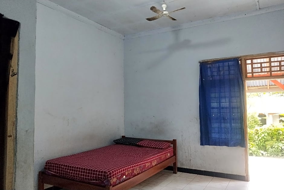 Hotel O Penginapan 3 Bersaudara Near Pasar Sengkol