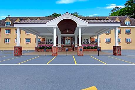 The Roslyn, Tapestry Collection by Hilton