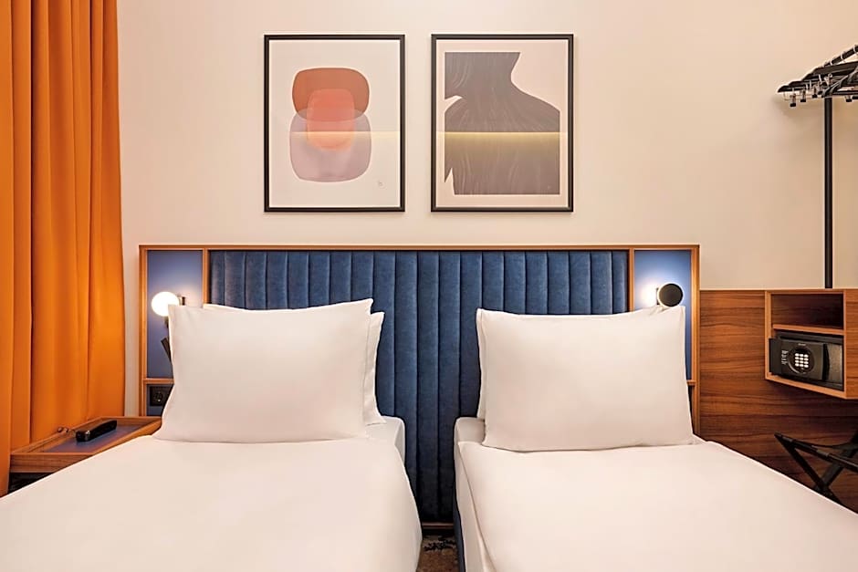 D8 Hotel