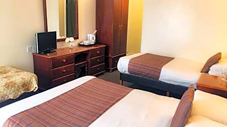 Family Room (2 Adults + 1 Child)