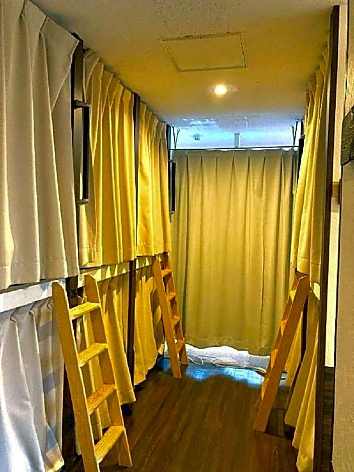 Toranomon Station Bnbplus Capsule Hotel