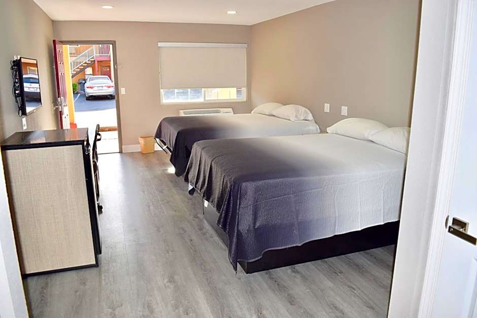 Super 8 by Wyndham Visalia