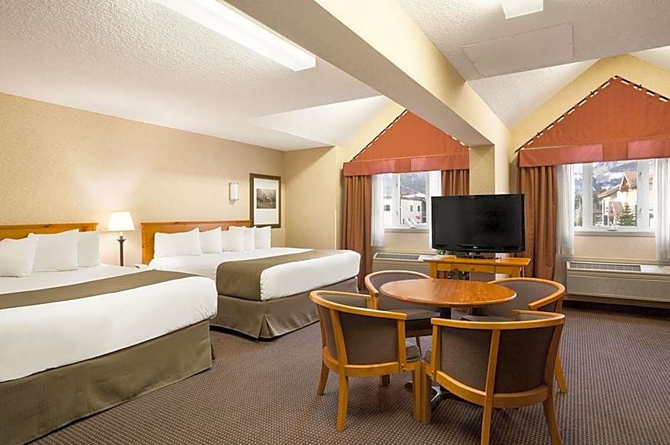 Canmore Inn & Suites