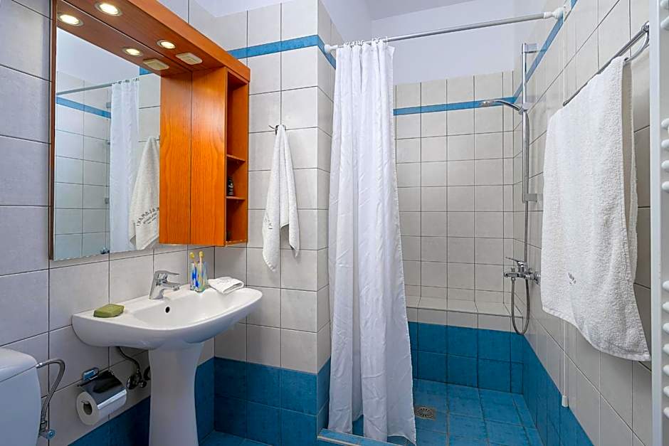 Finikas Studios & Apartments - Kalamaki Holidays