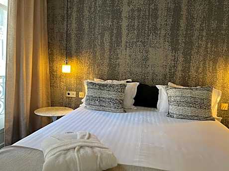 Deluxe Double or Twin Room with City View