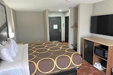 Queen Room - Mobility Access/Non-Smoking