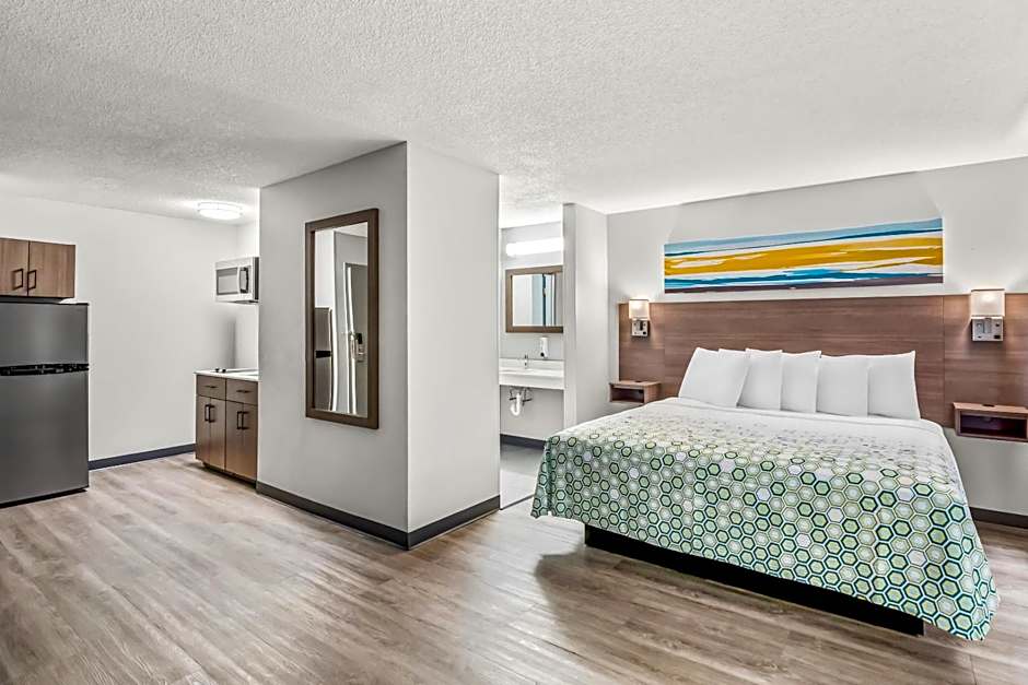 HomeTowne Studios Southfield