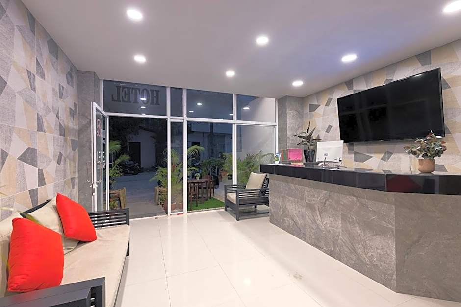 Hotel Baya Phuket - Rooftop Pool, Next to Food Market & Steps to Beach