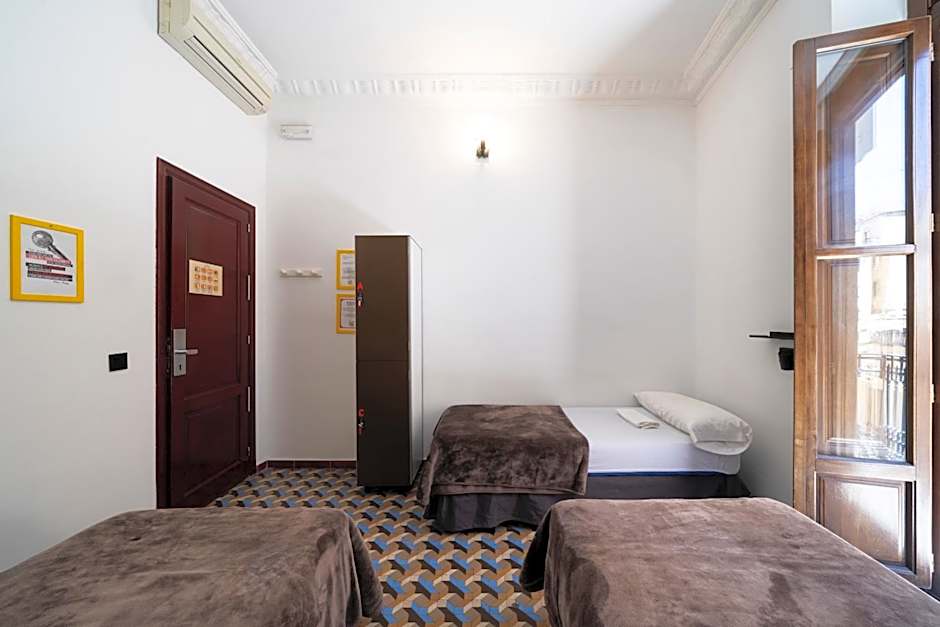 Home Youth Hostel by Feetup Hostels