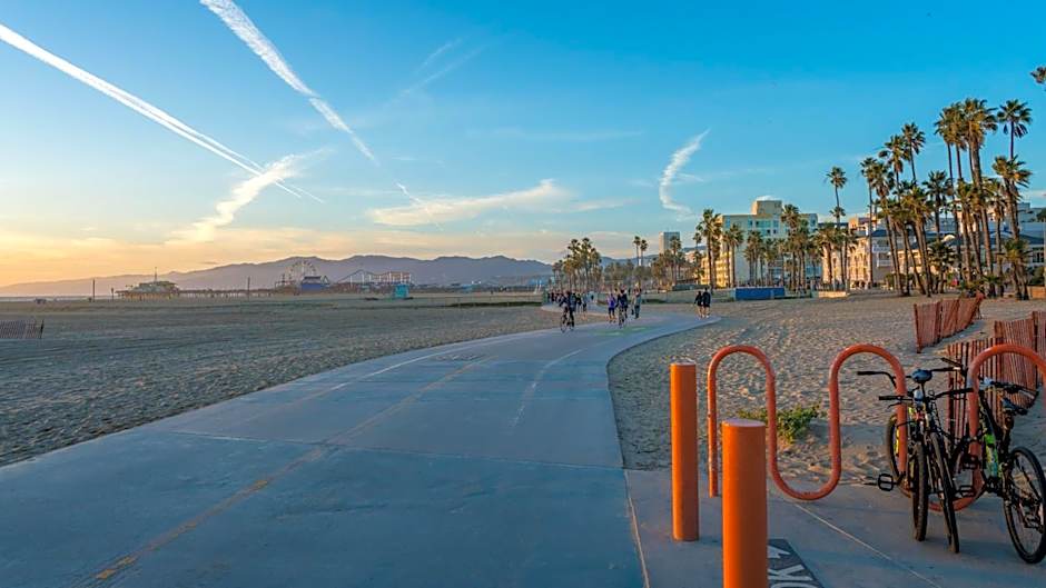 Sandbourne Santa Monica, Autograph Collection