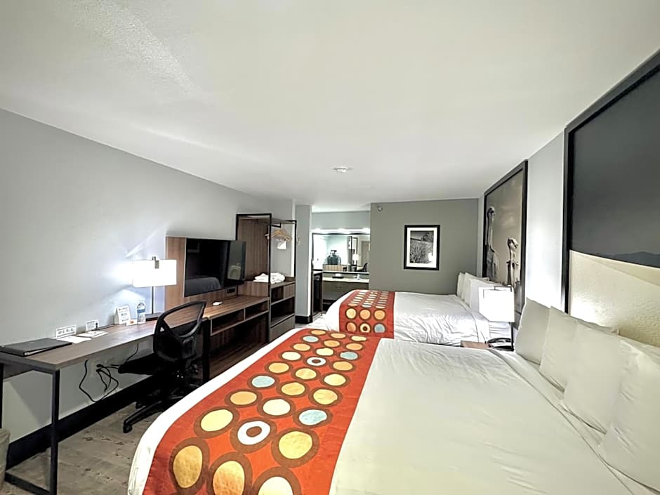 Super 8 by Wyndham Clovis