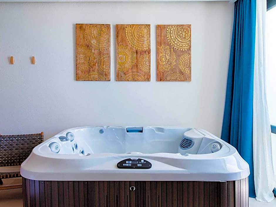 CUMEJA Beach Club & Hotel