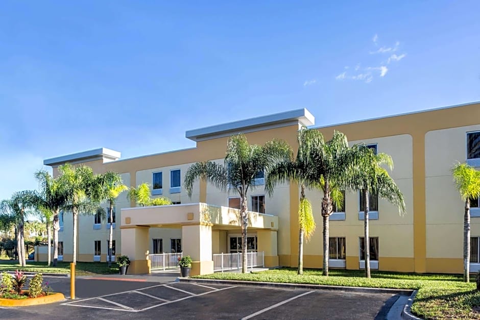La Quinta Inn & Suites by Wyndham Orlando Universal Area