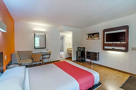1 King Bed | Smoking, Micfridge