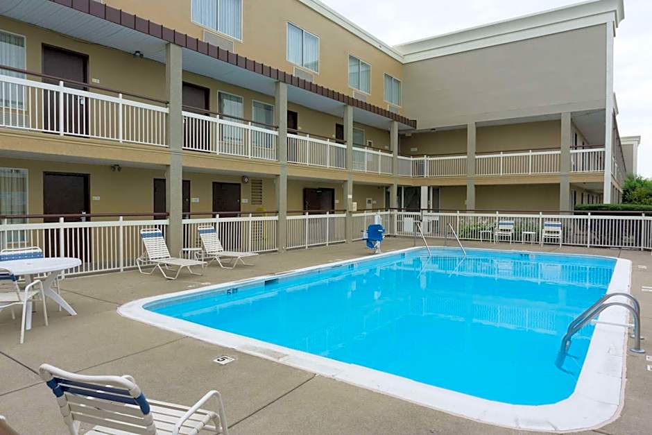 Days Inn by Wyndham Florence Cincinnati Area