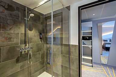 Accessible Queen Room
