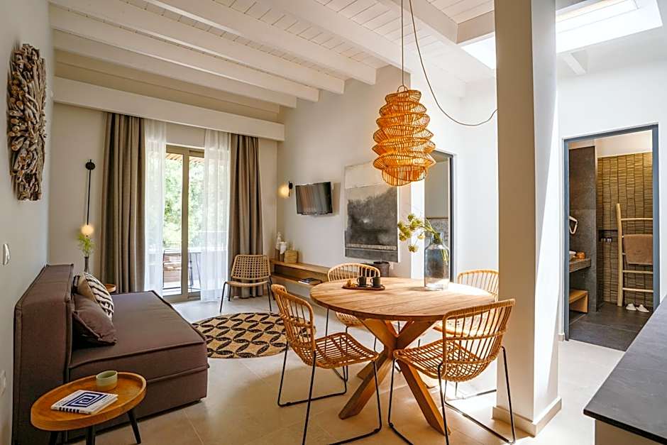 Funtukaki by the Pool