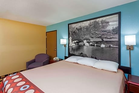 1 King Bed Mobility Accessible Room Non-Smoking
