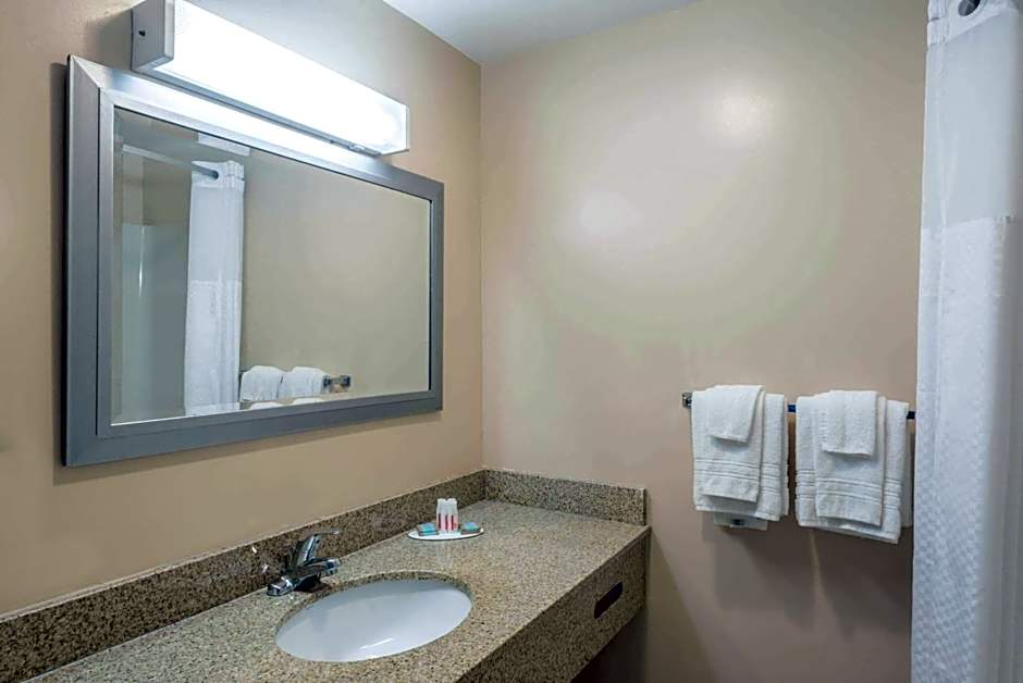 Days Inn by Wyndham Middletown/Newport Area