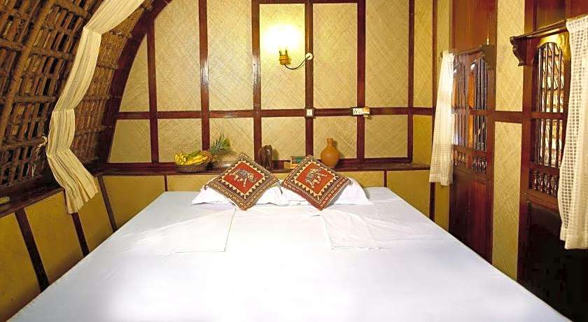 Spice Coast Cruises - Houseboat, A CGH Earth Experience