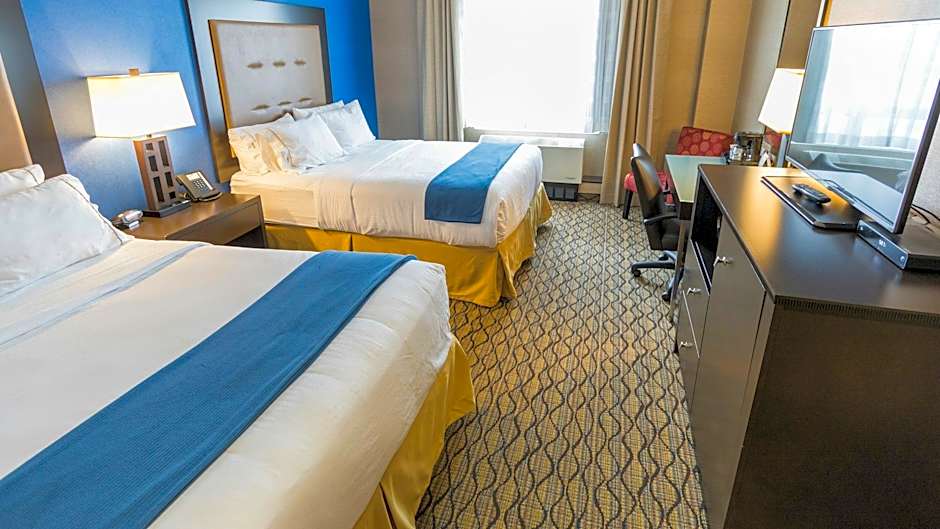 Photo 1 of 1 of Standard 2 Queen Beds