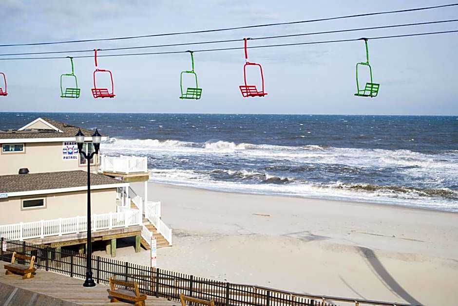 Boardwalk Hotel Charlee & Apartments Beach Hotel Oceanfront