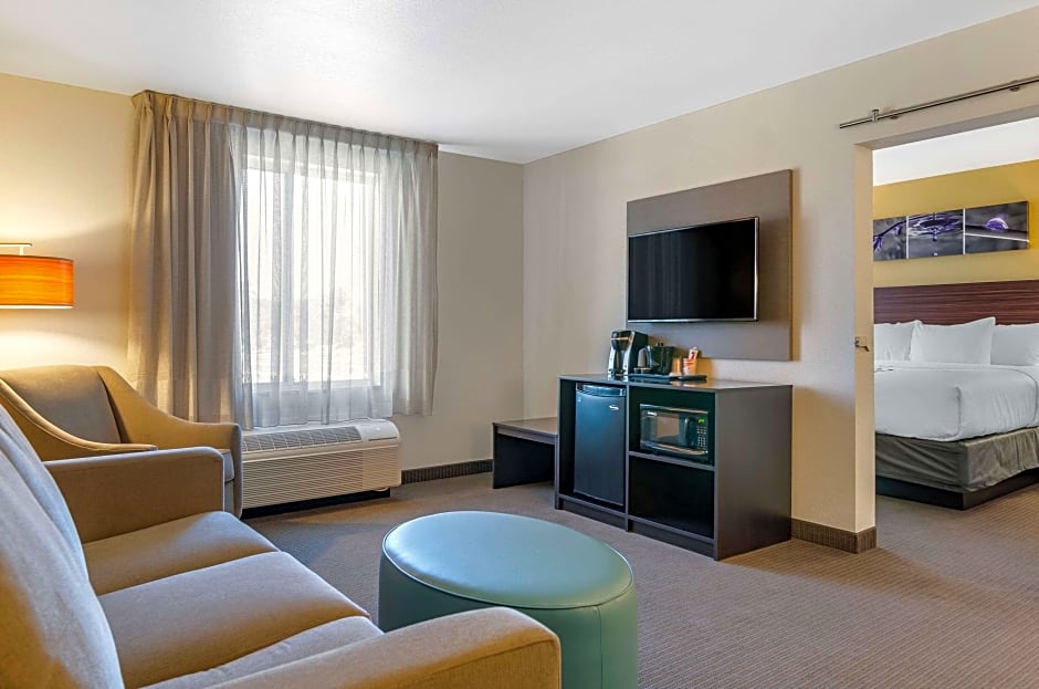 Photo 1 of 4 of 1 King Bed Suite