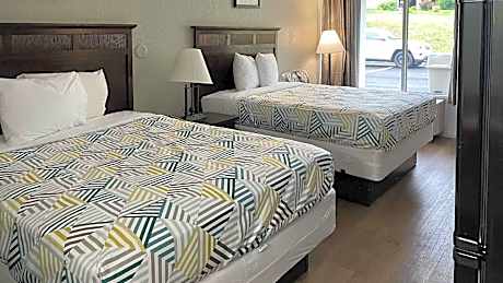 Queen Room with Two Queen Beds - Non-Smoking