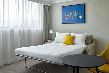 One-Bedroom Large Suite - Executive Lounge Access