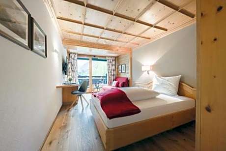 Cozy Single Room with Balcony