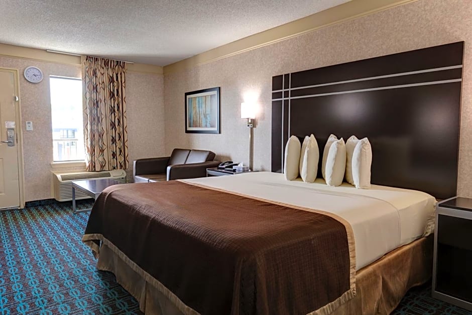 Deluxe Inn - Fayetteville I-95
