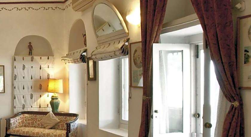 Neemrana Fort-Palace