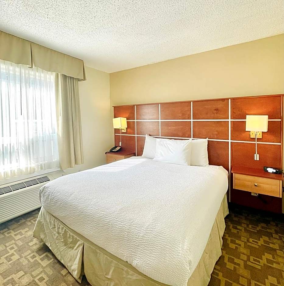 Days Inn by Wyndham Grande Prairie