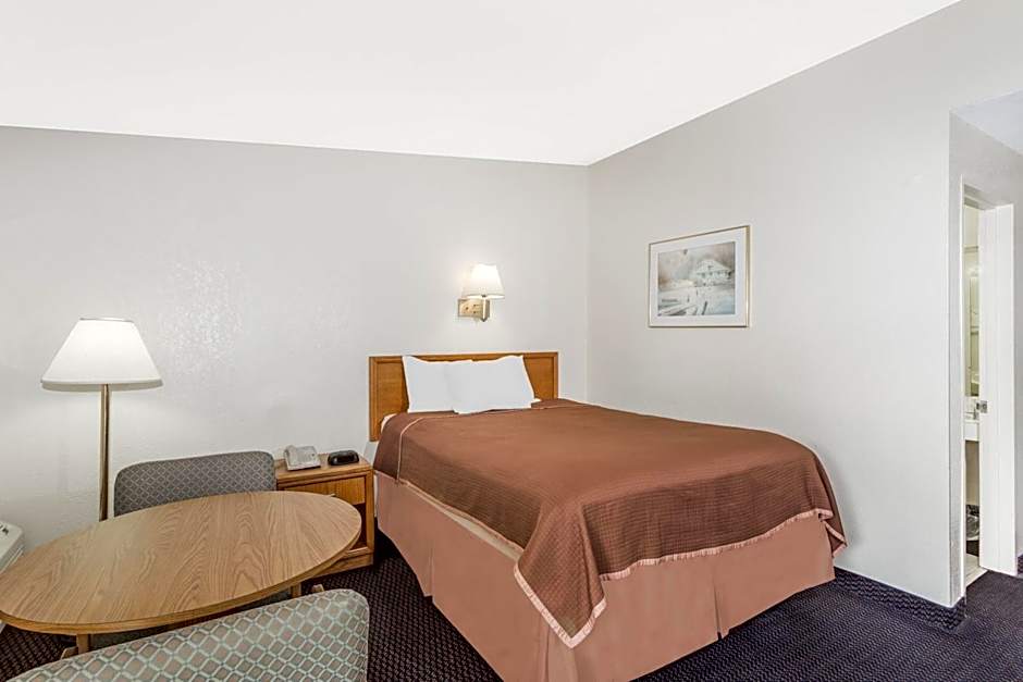 Howard Johnson by Wyndham Vero Beach / Downtown