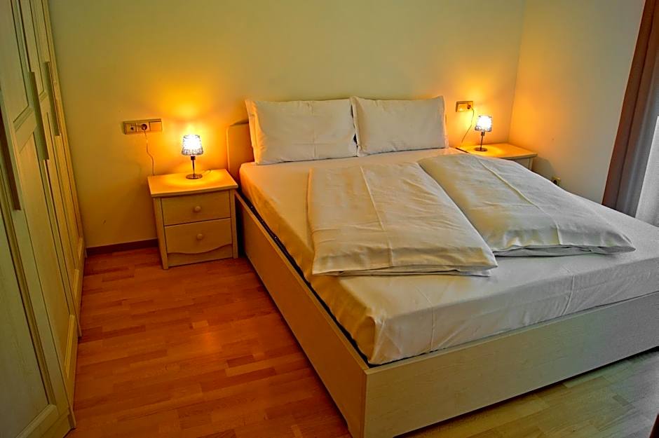 Photo 1 sur 21 de 1 Bedroom Apartment, Balcony, Annex Building