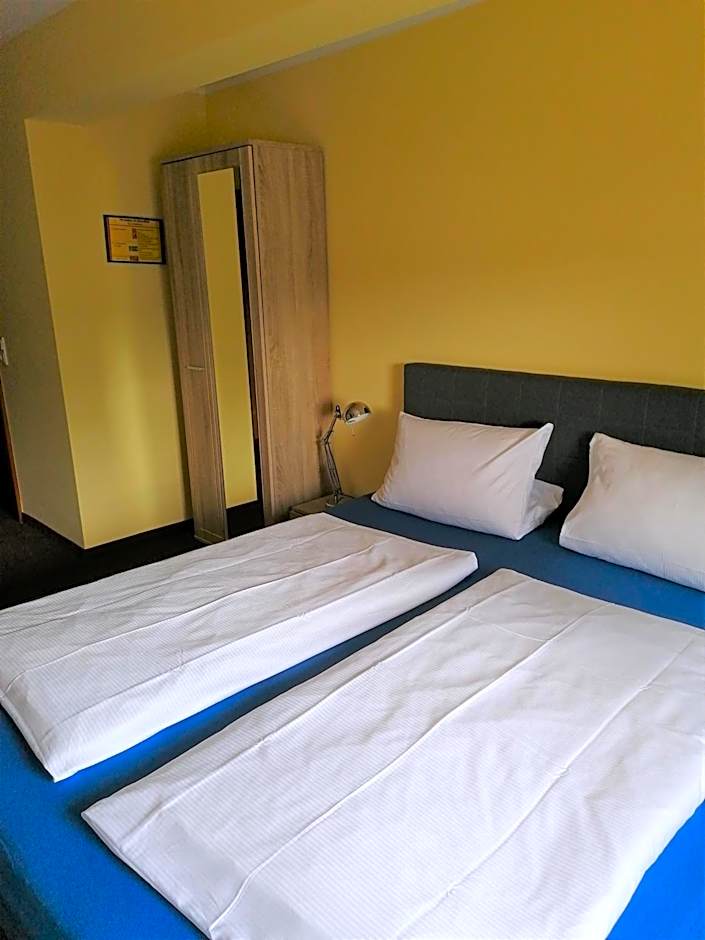 Pension Riverside in Leverkusen Hitdorf am Rhein - Zentral an der A1 und 59