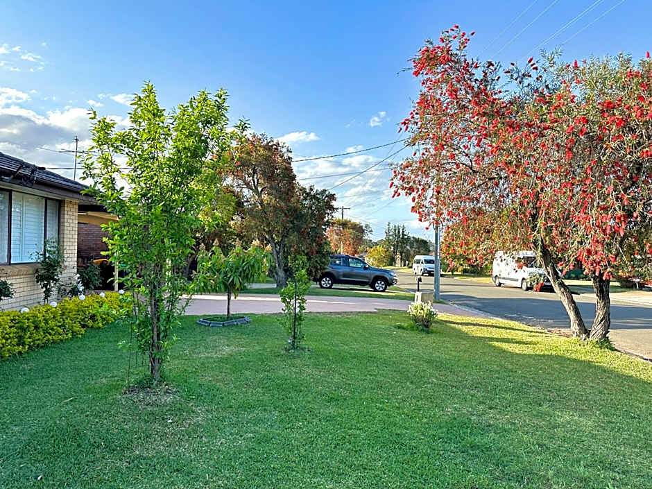 Cheerful 4 Bedrooms With Free Parking