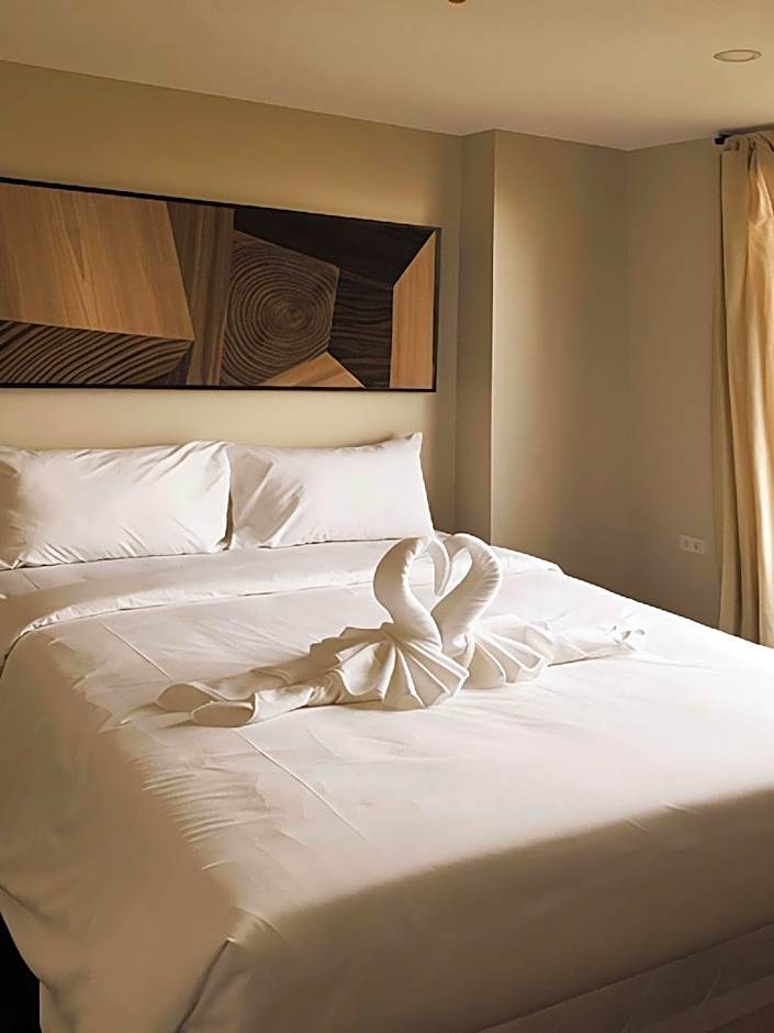 RQ Bangkok Sukhumvit 107 by Collection O