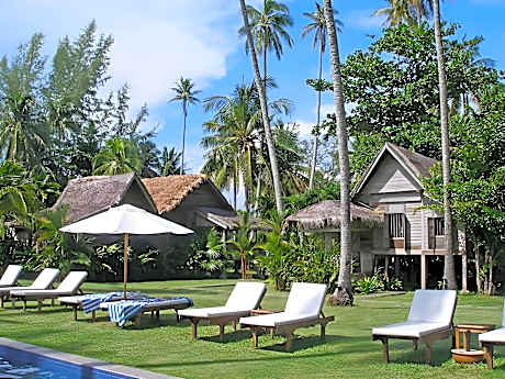 Bon Ton Antique Wooden Villas