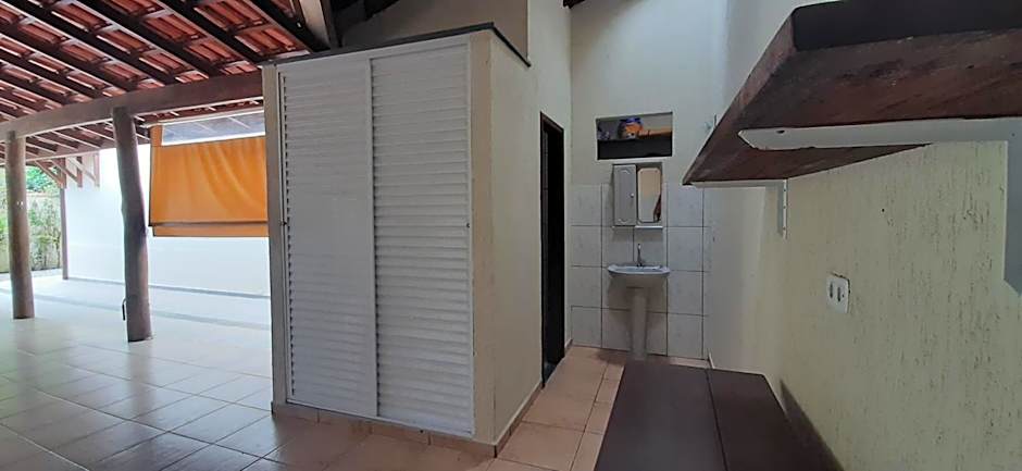 Caso em condomínio com lago, serra, campo e mar