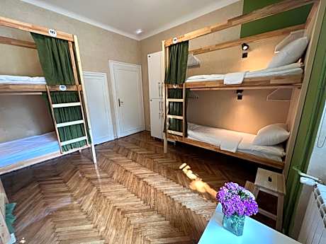 Bed in 6-Bed Female Dormitory Room with Private Bathroom