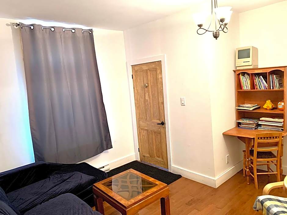 6 people, free parking, 1 minute river, Quebec city centre