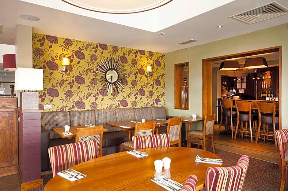 Premier Inn Edinburgh Airport - M9 Jct1