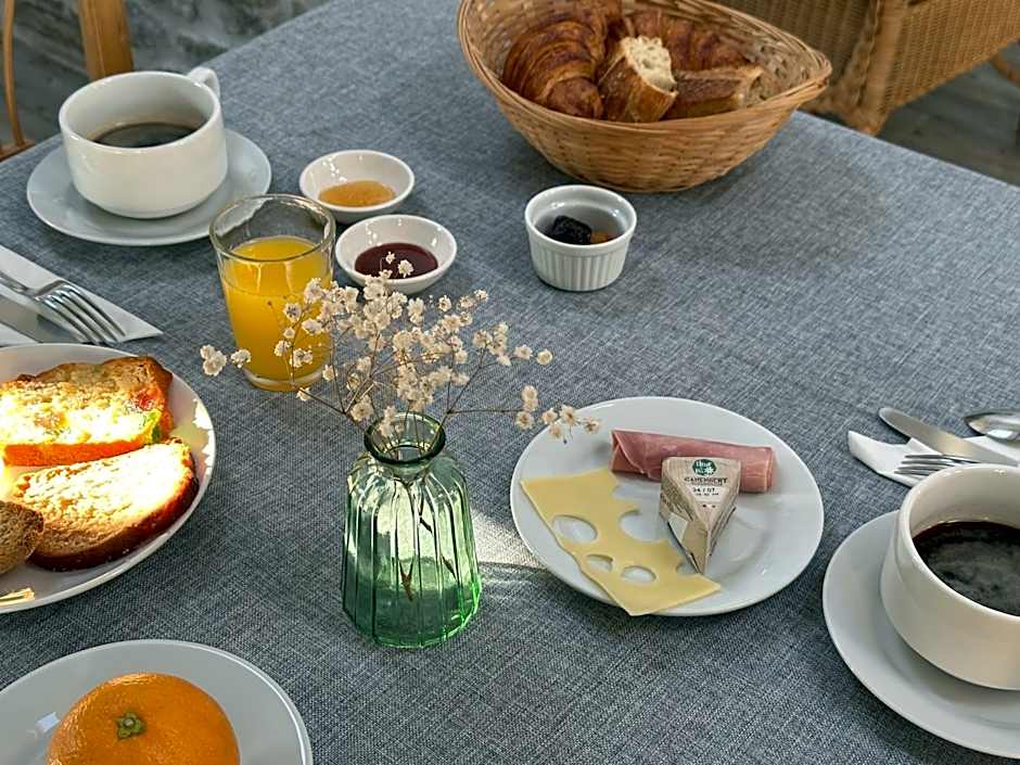 Logis Hôtel La Demeure du Perron