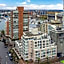 1BD+Den condo, with free parking in Downtown!